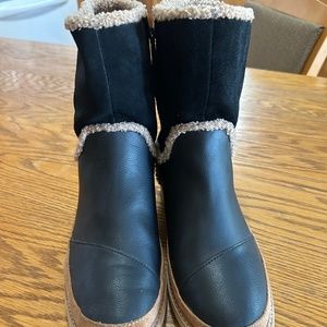Toms Makenna Black Suede Leather faux shearling boots size 8.5